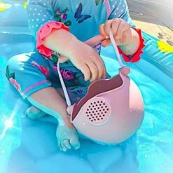 Arrosoir Enfant En Silicone Vieux Rose Scrunch® - Jouets De Plage -Bois Jouets Magasin arrosoir enfant en silicone vieux rose scrunch jouets de plage 3