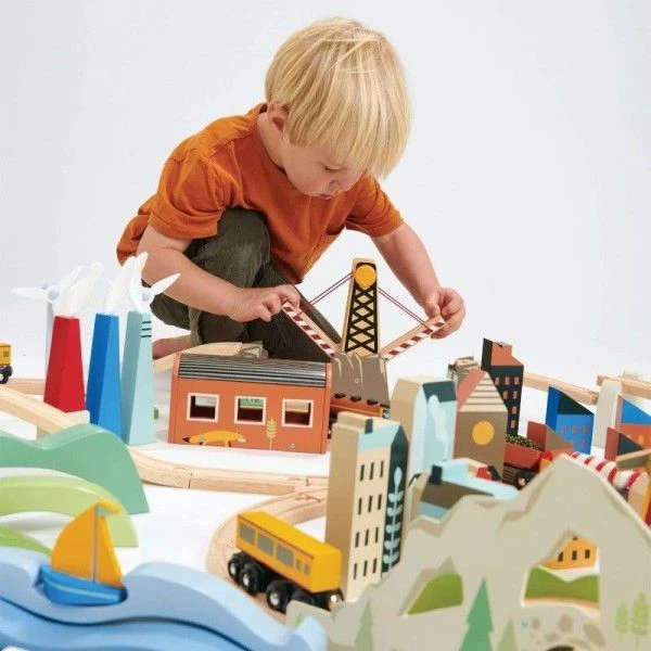 Circuit De Train Géant En Bois Vue Sur La Montagne Tender Leaf Toys® - Jouets En Bois 7 Circuit De Train Géant En Bois Vue Sur La Montagne Tender Leaf Toys® - Jouets En Bois – Image 5