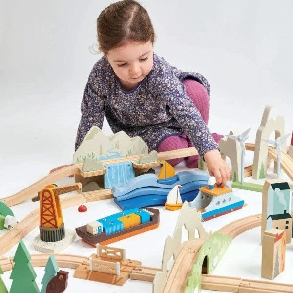 Circuit De Train Géant En Bois Vue Sur La Montagne Tender Leaf Toys® - Jouets En Bois 8 Circuit De Train Géant En Bois Vue Sur La Montagne Tender Leaf Toys® - Jouets En Bois – Image 6