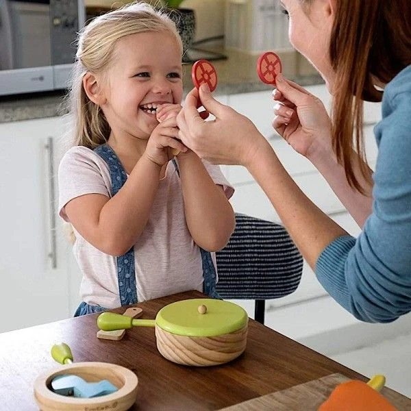 Dinette En Bois Set Casserole Et Poêle EverEarth® - Jouets Bois 4 Dinette En Bois Set Casserole Et Poêle EverEarth® - Jouets Bois – Image 2