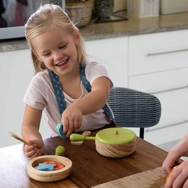Dinette En Bois Set Casserole Et Poêle EverEarth® - Jouets Bois 5 Dinette En Bois Set Casserole Et Poêle EverEarth® - Jouets Bois – Image 3