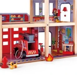 Grande Caserne De Pompier En Bois Hape- Jouets En Bois -Bois Jouets Magasin grande caserne de pompier en bois hape jouets en bois 2