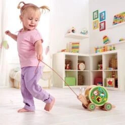 Jouet à Tirer Escargot Roulant Avec Jeu De Formes Hape®- Jouets Bois -Bois Jouets Magasin hape jouet a tirer escargot de formes jouets hape 3