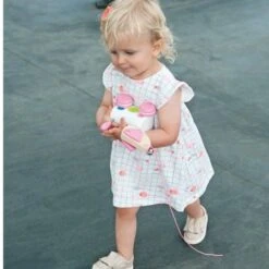 Jouet En Bois à Trainer 4 Roues Chien Ella Rose & Blanche Scratch® - Jouet En Bois Bébé écolos -Bois Jouets Magasin jouet en bois a trainer 4 roues chien ella rose blanche scratch jouet en bois bebe ecolos 3