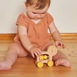 Jouet En Bois Hochet Éléphant à Pousser Petitcollage® -Jouet En Bois Bébé -Bois Jouets Magasin jouet en bois hochet elephant a pousser petitcollage jouet en bois bebe 4