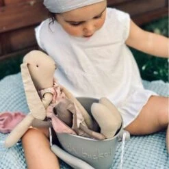 Seau De Plage Enfant En Silicone Menthe Scrunch® - Jouets De Plage -Bois Jouets Magasin seau de plage enfant en silicone menthe scrunch jouets de plage 4