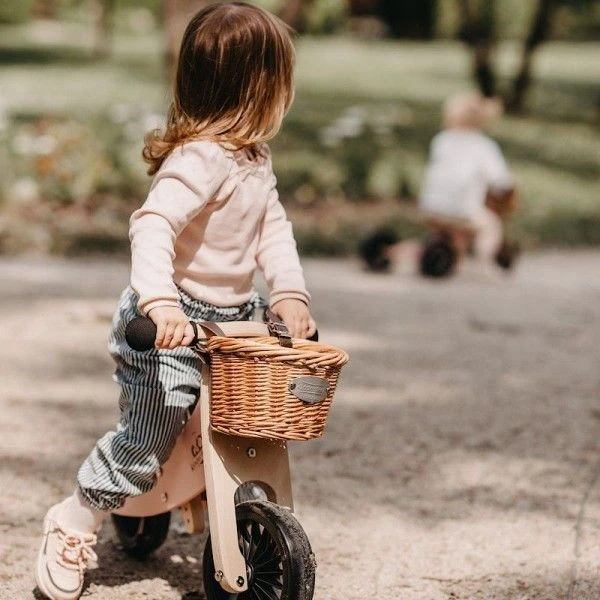 Tricycle évolutif Draisienne En Bois 2 En 1 Tiny Tot Plus 12" Rose Kinderfeets® - Tricycle Bois 9 Tricycle évolutif Draisienne En Bois 2 En 1 Tiny Tot Plus 12" Rose Kinderfeets® - Tricycle Bois – Image 7